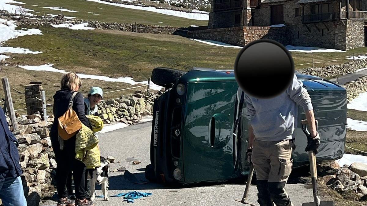 El vehicle ha bolcat a Incles sense provocar ferits