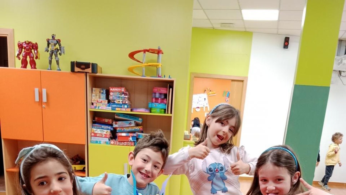 Infants en un dels tallers organitzats pel comú de Canillo.