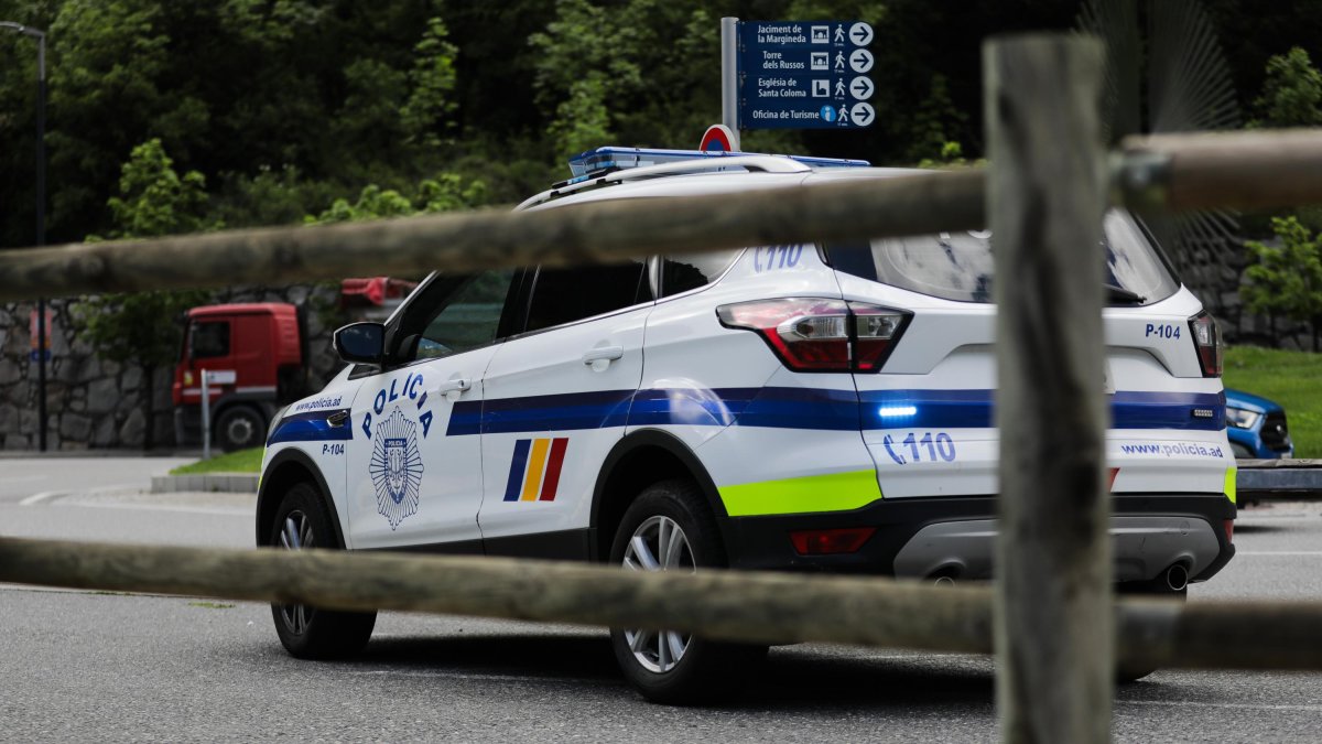 Un cotxe de policia.