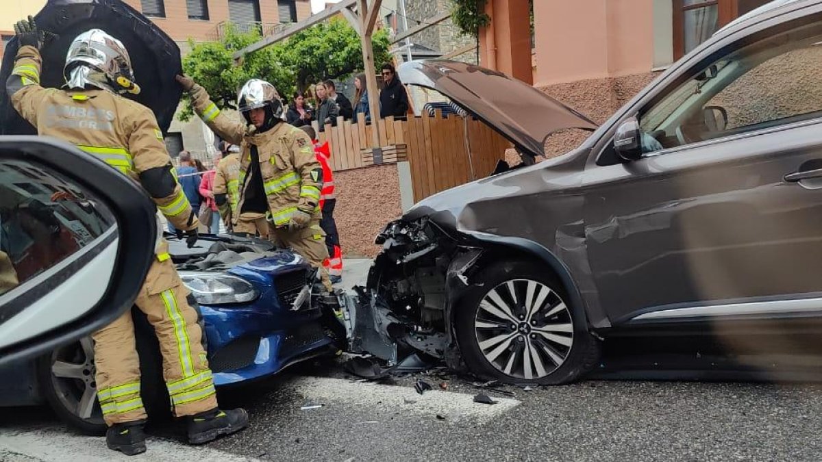 Els dos vehicles implicats en l'accident de la Massana.