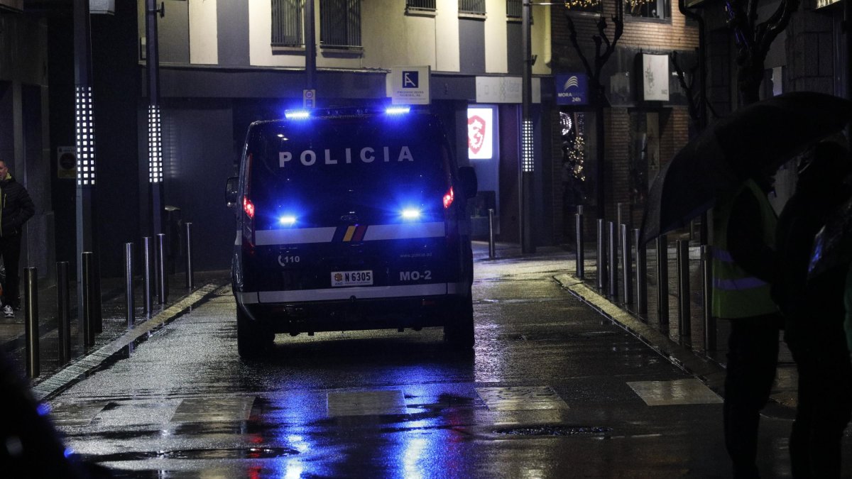 Un vehicle de policia.