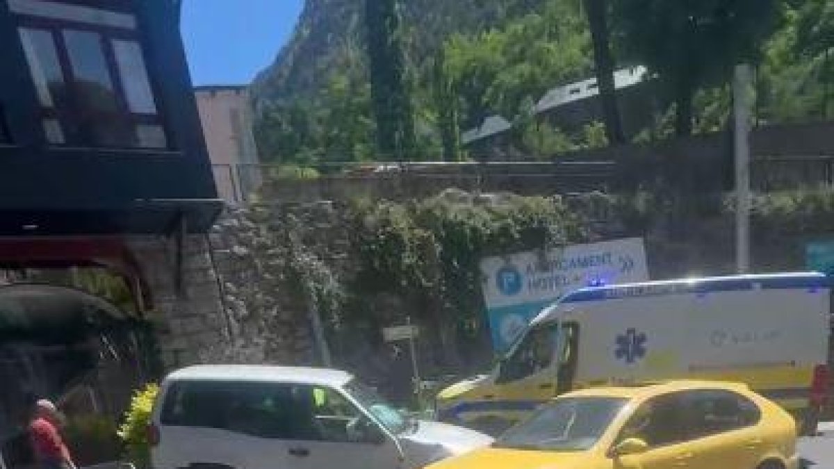 Accident d'un conductor ebri al pont de la Tosca