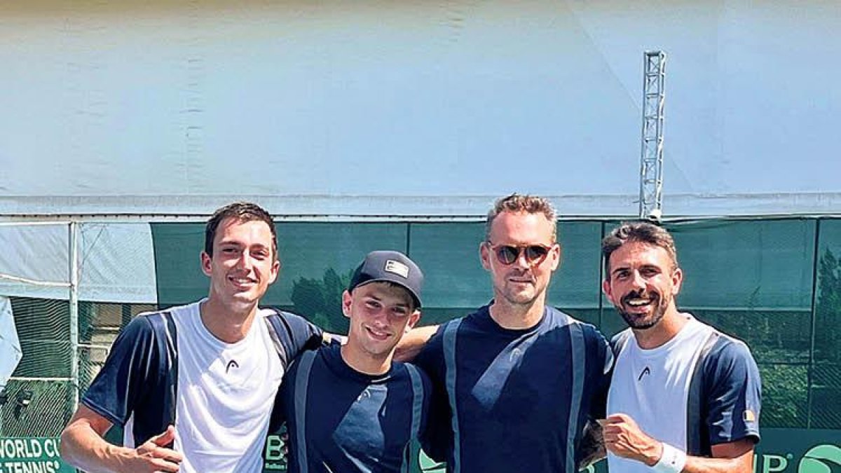 L’equip nacional a Albània.