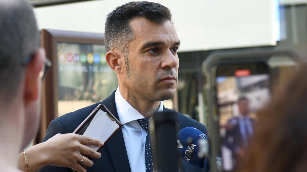 David Forné durant les declaracions sobre les noves línies de bus