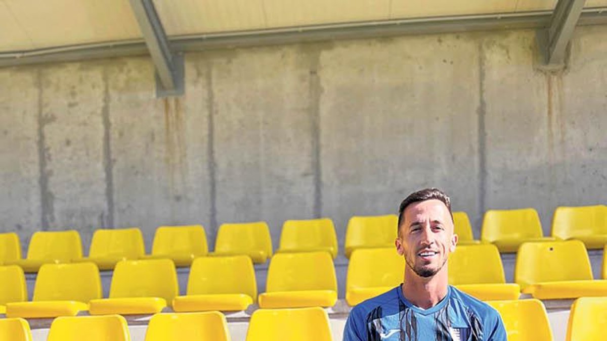 Juan Cámara, amb la seva nova samarreta.