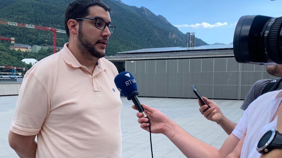 El president del Partit Socialdemòcrata, Pere Baró, durant les declaracions a la premsa.