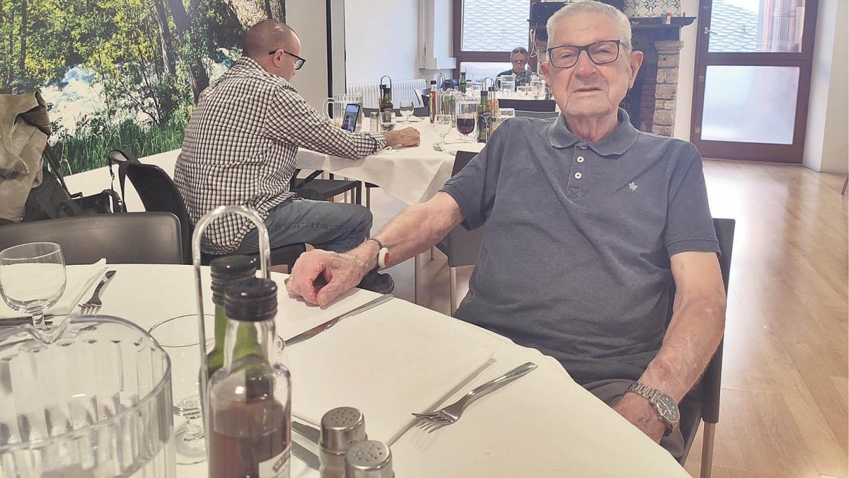 Alfons de Juan durant l’àpat del menjador social. Setembre del 2025.