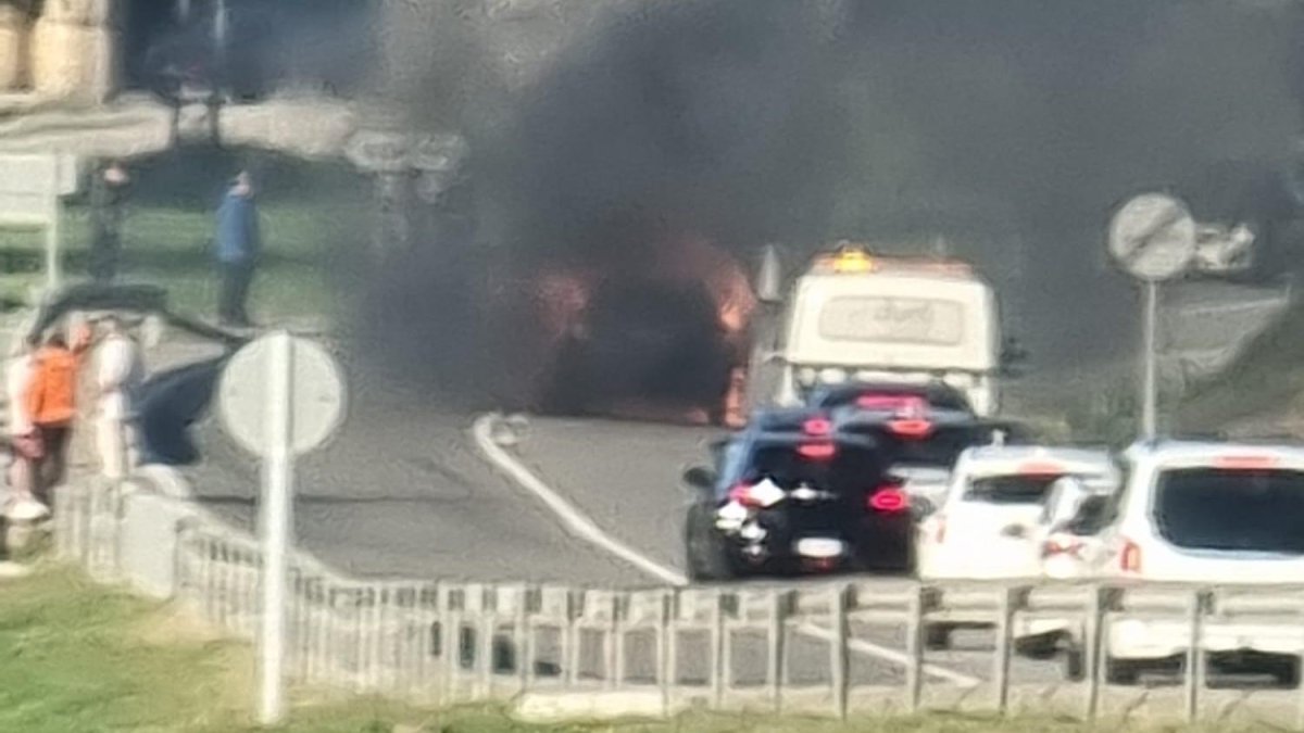 Incendi a Sant Tirs