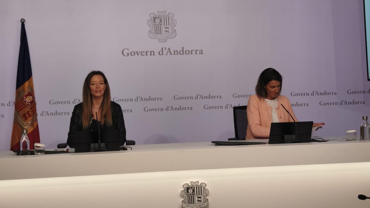 Mas, ministra de Salut, i Pérez, secretària d’Estat en Salut.