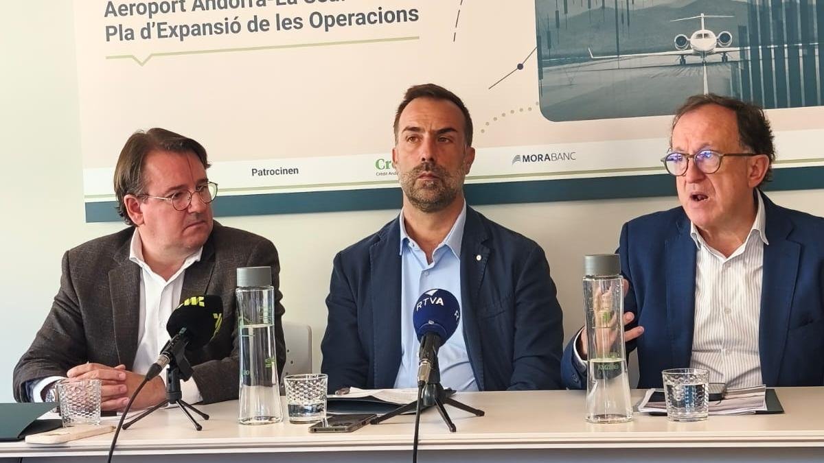 D'esquerra a dreta, Daniel Aristot, Daniel Armengol, Joan Tomàs durant la conferència.