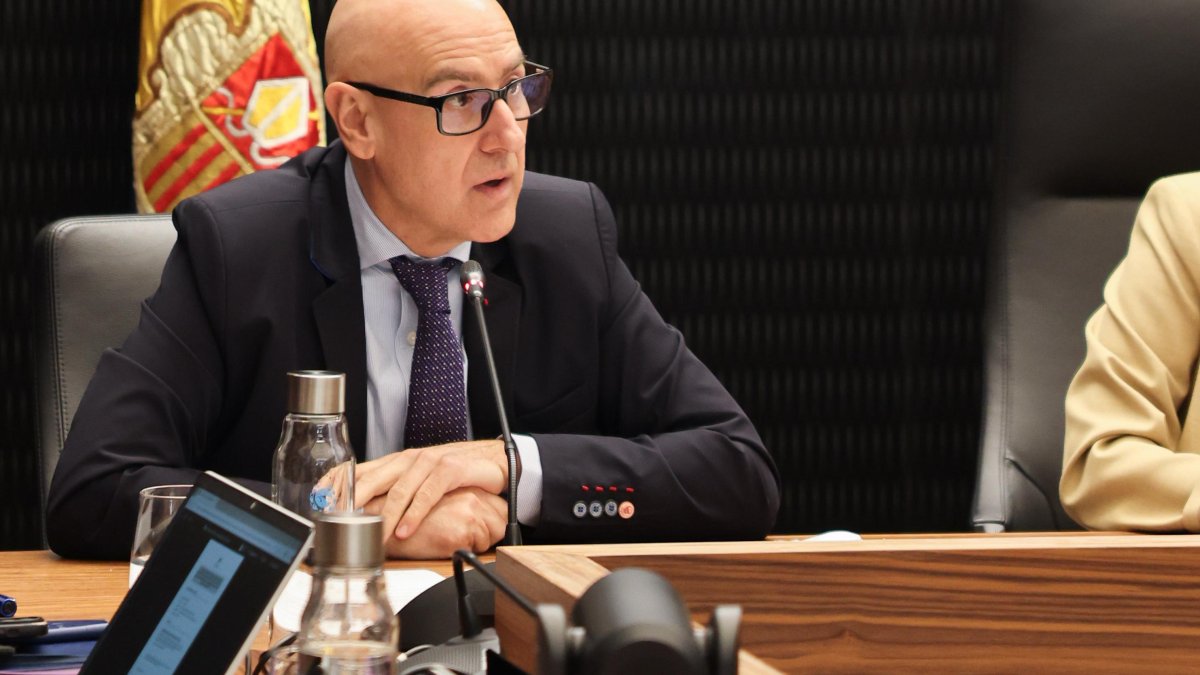 Dolsa prenent la paraula a l’última sessió de consell de comú.
