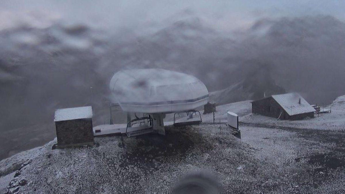 Lleugera nevada als cims més alts del país