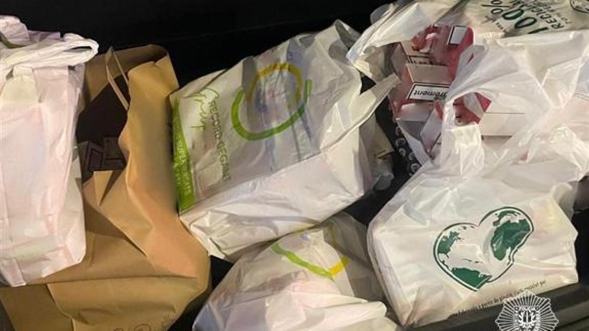 Els agents de policia han intervingut 3.250 paquets de tabac al Pas de la Casa