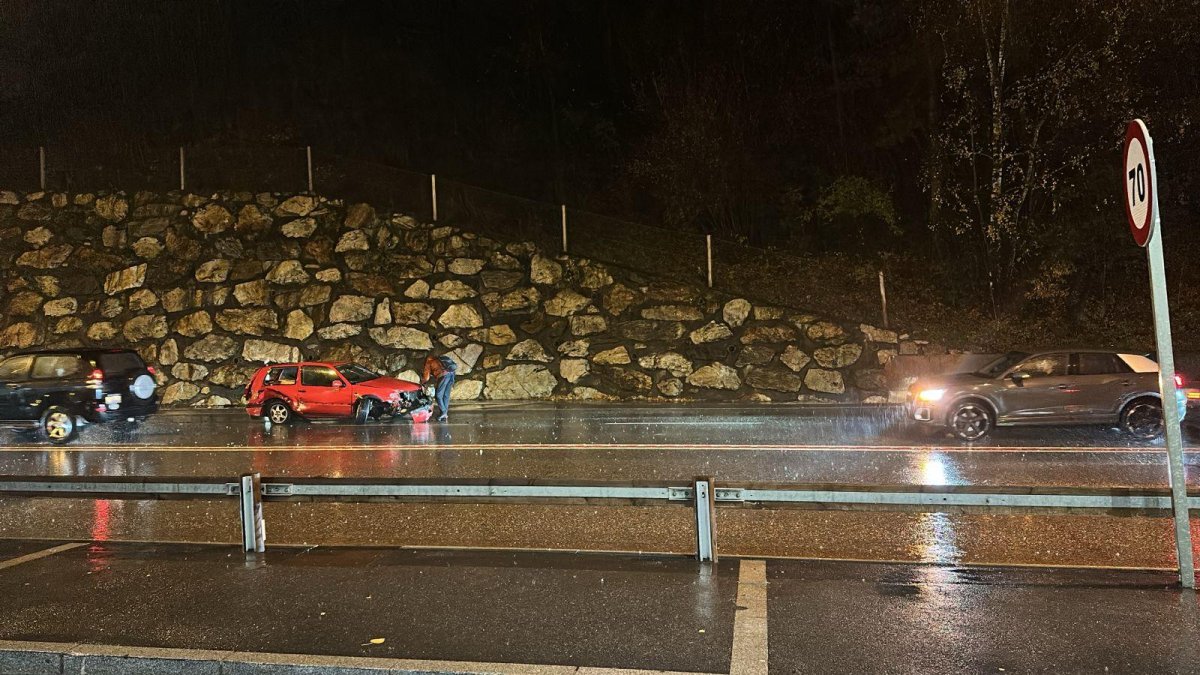 El vehicle accidentat a la General 2 a Encamp.