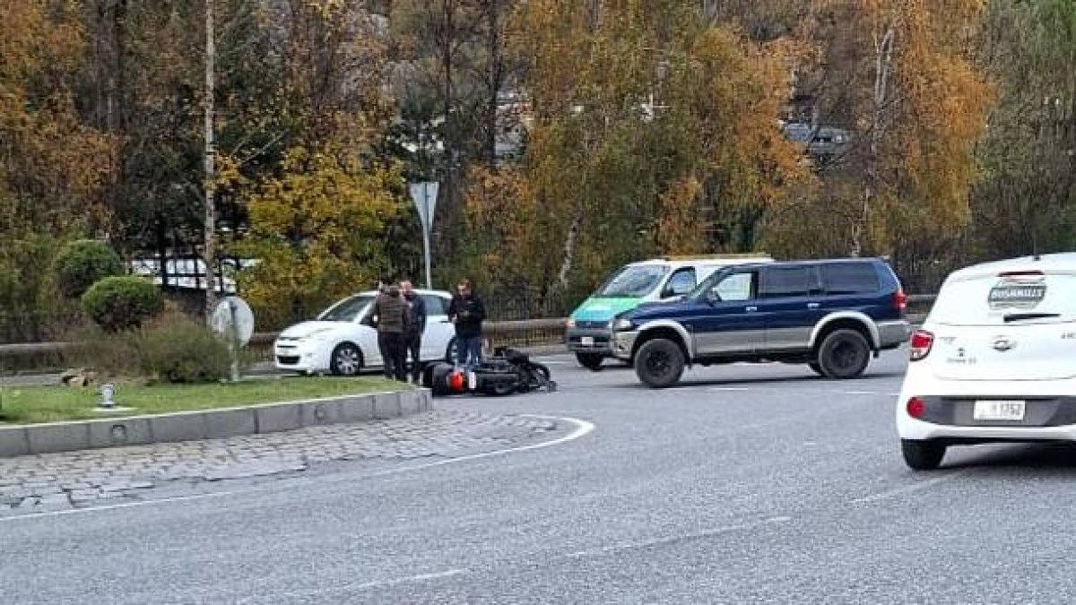 La motocicleta accidentada a l'avinguda Salou.