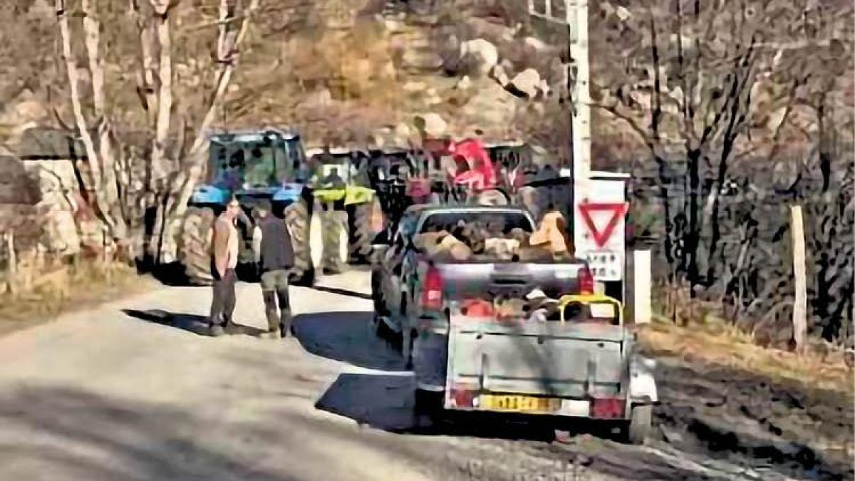 Ramaders francesos es preparen per tallar la RN20.