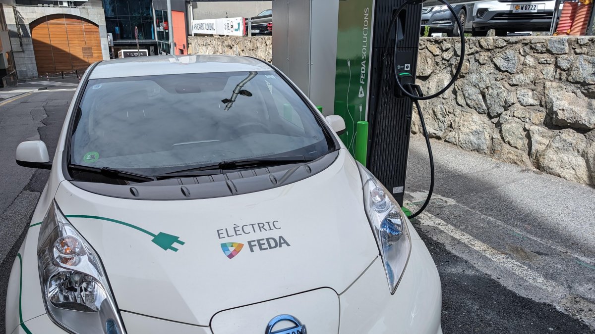 Un dels carregadors de FEDA Solucions.