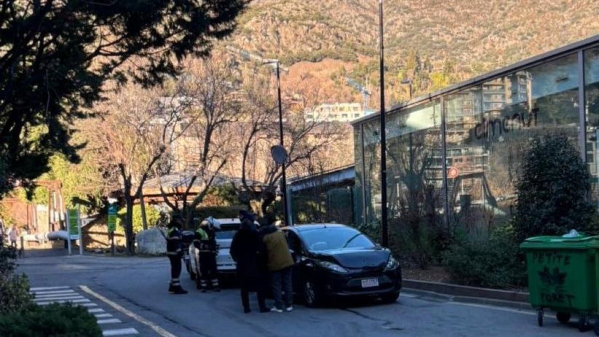 Els vehicles després de la topada a l'avinguda Tarragona