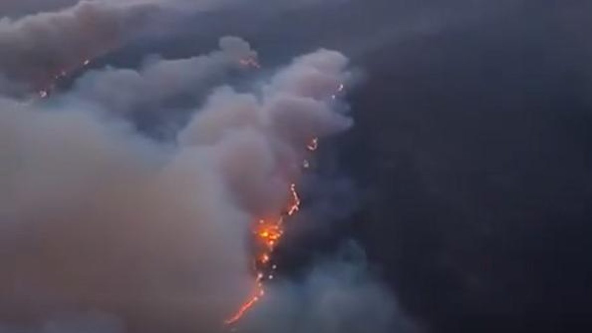 Un passatger d'un avió grava els incendis de Xile