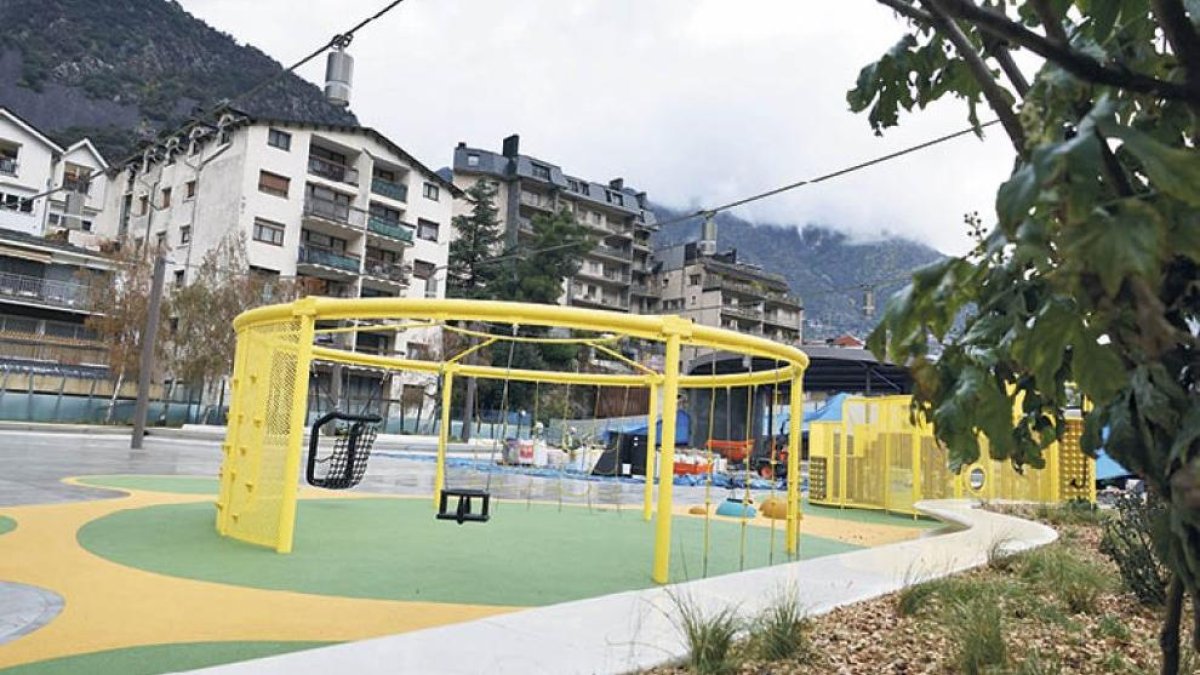 El comú inicia les actuacions per solucionar les filtracions a la plaça del Poble.