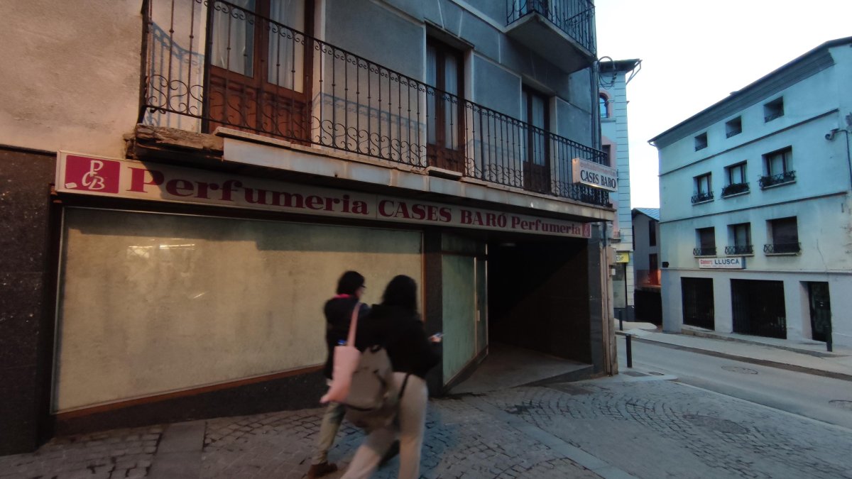 Un local comercial buit al centre de Sant Julià.