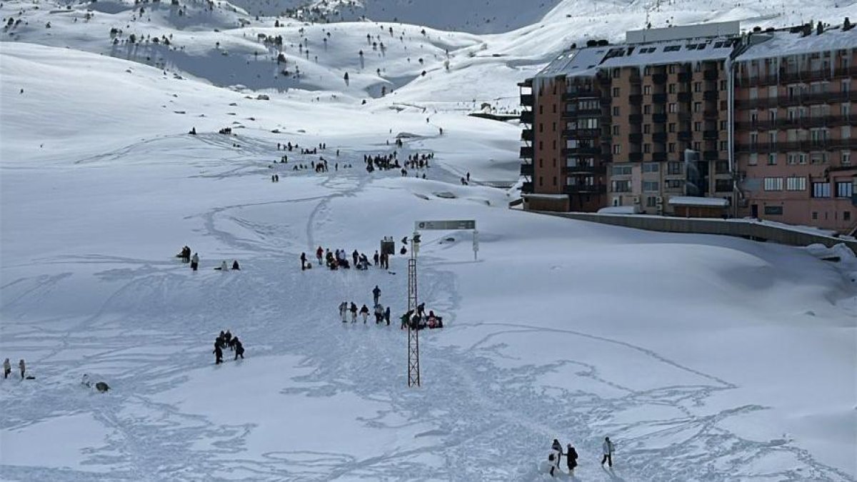 Les muntanyes del Pas de la Casa ahir després de la nevada.