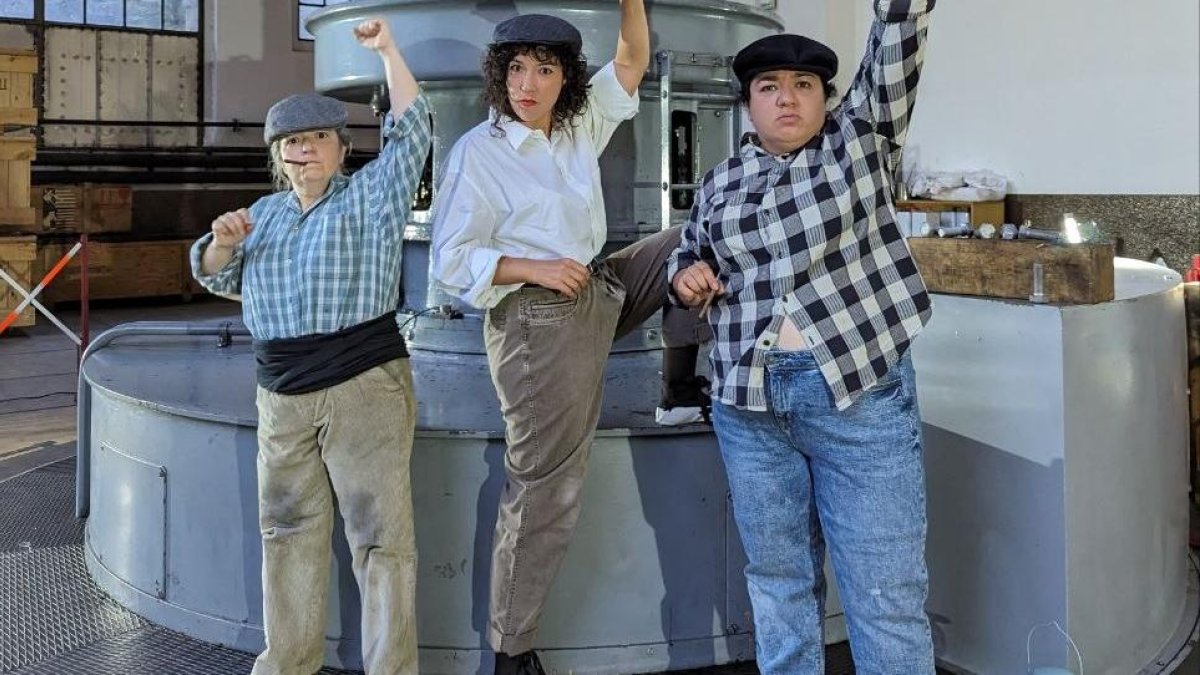 El grup les Il·luminades a la central hidroelèctrica de FEDA.