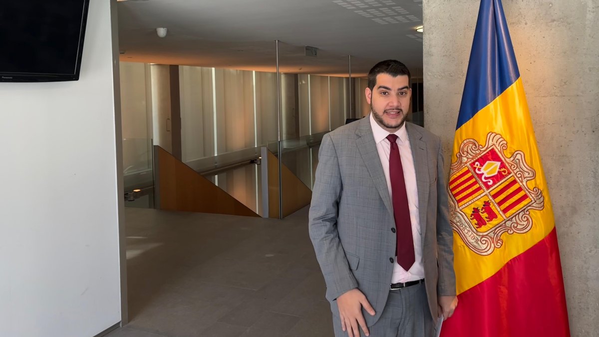 El president del Partit Socialdemòcrata, Pere Baró, durant les declaracions a la premsa.