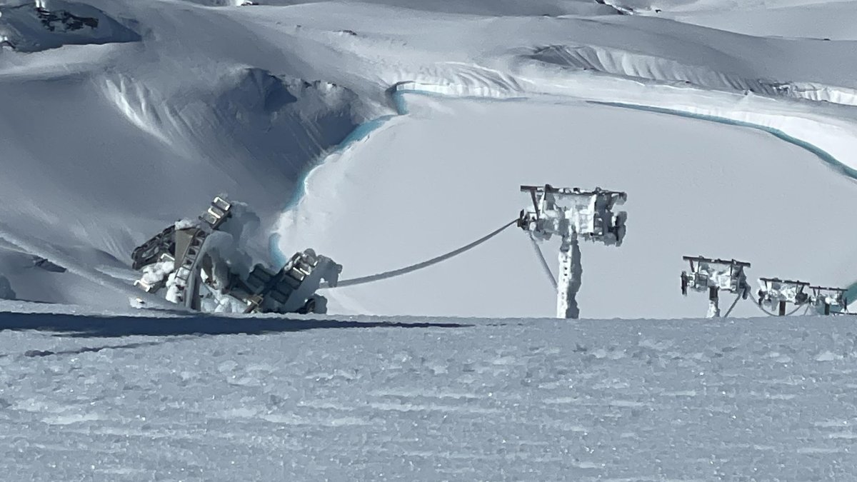 Gel tomba una pilona a Sierra Nevada.