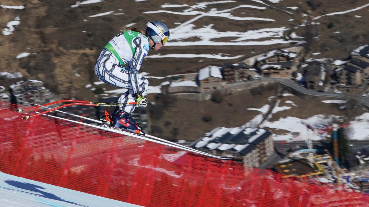 Esther Ledecka durant els entrenaments de la Copa del Món de Soldeu i el Tarter.