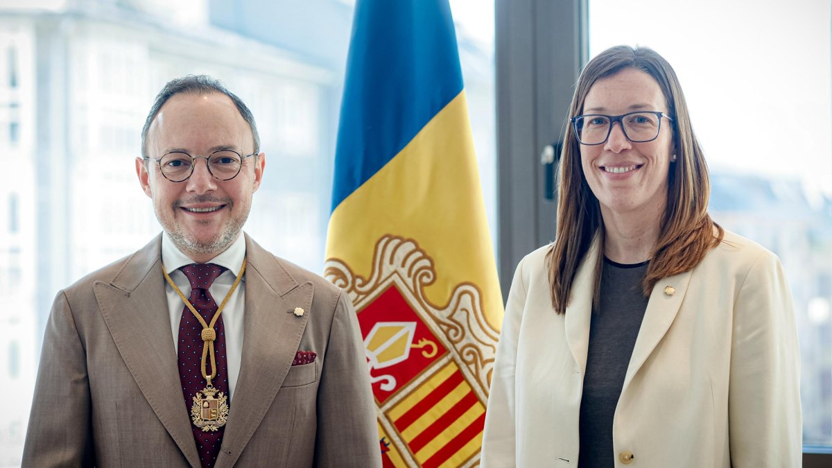 El cap de Govern, Xavier Espot, amb la nova secretària d'Estat d’Economia, Treball i Habitatge, Laura Camps.