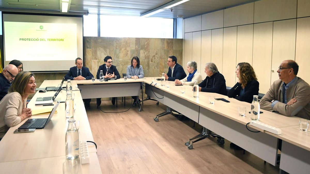 El ministre de Medi Ambient, Guillem Casal, amb exministres de la mateixa cartera a la trobada