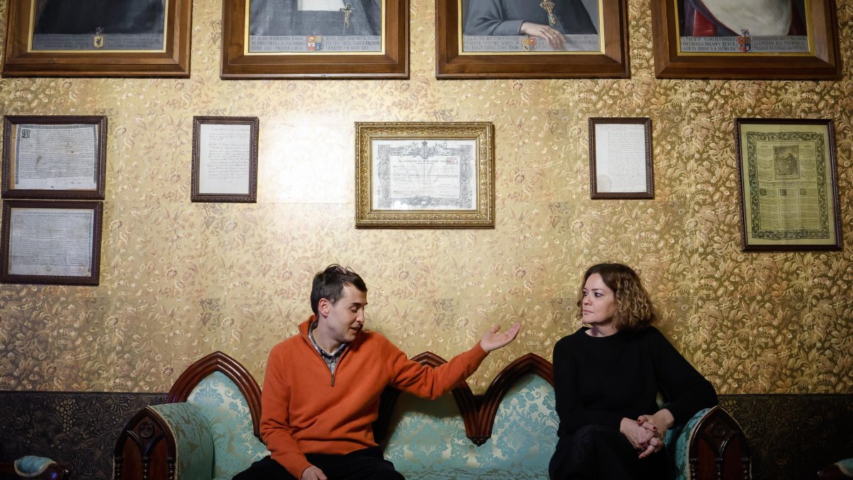 El director del Departament de Promoció Cultural, Joan-Marc Joval, i la cap d’Àrea de Museus i Monuments, Rut Casabella, durant la presentació de la 10a edició de 'Canya als Museus'.