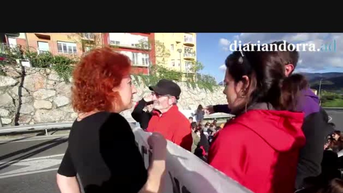 Manifestants durant la protesta d'ahir.