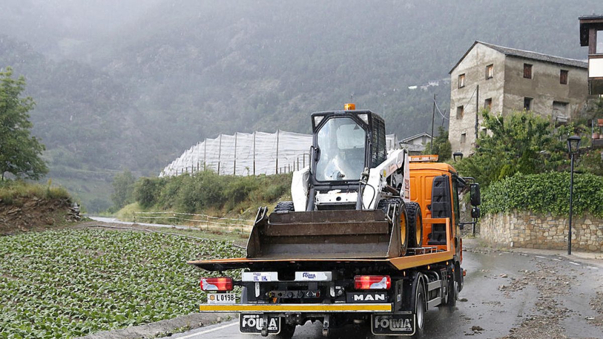 Esllavissada a Aixirivall per la tempesta