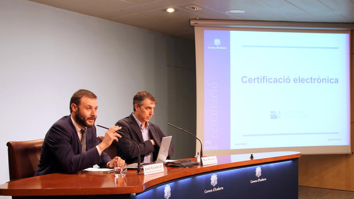 La firma electrònica s'estrena amb el dipòsit de comptes