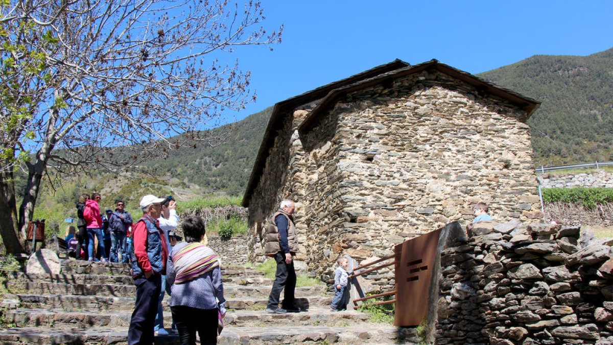 La tretzena paga de cònsols i consellers, per a política social