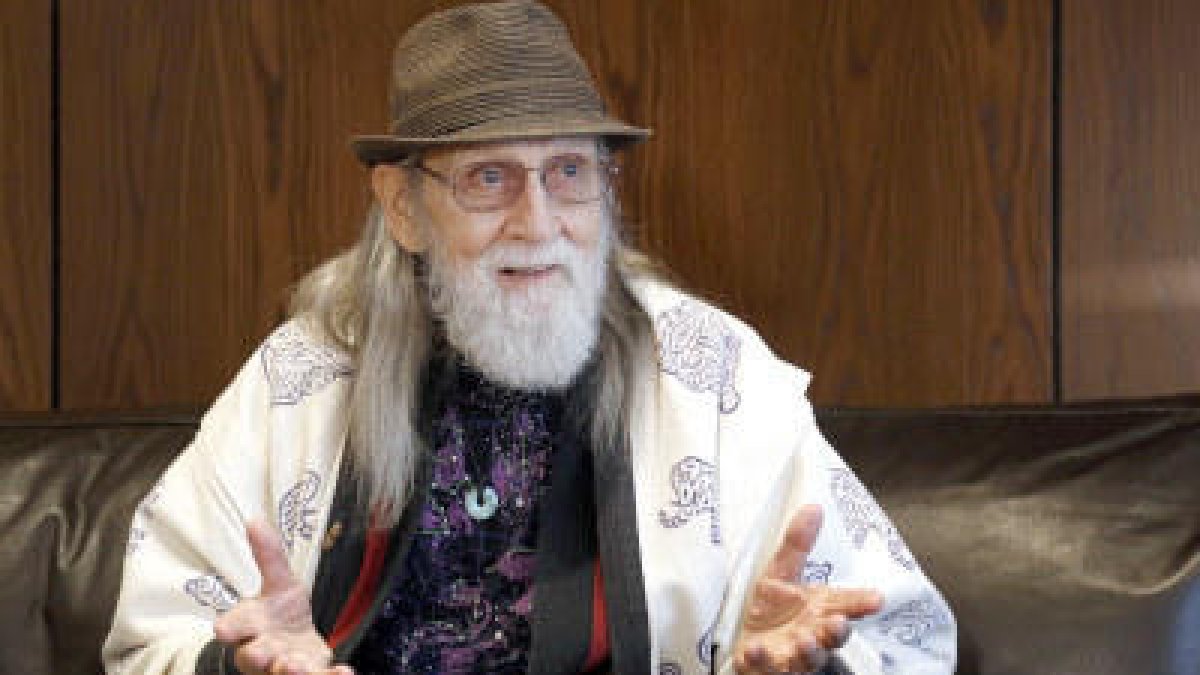 “Al 2025 hem d'haver aconseguit la pau mundial”