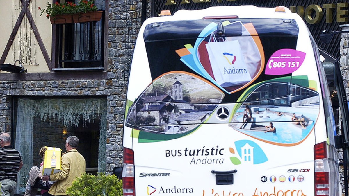 Les rutes del bus turístic incorporen el parc del Comapedrosa i el Museu de la Moto