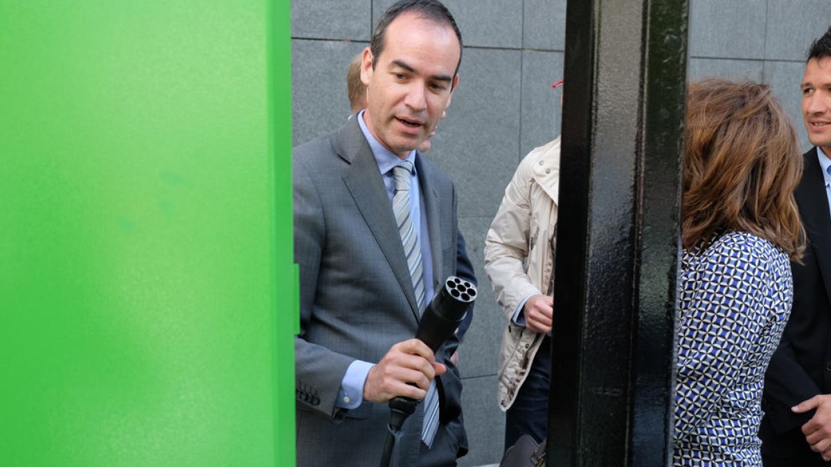 Andorra, darrera de Noruega en implantació del cotxe elèctric