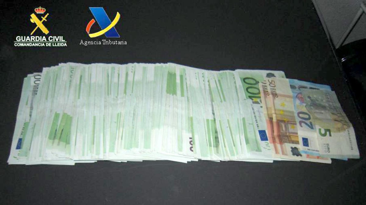 La guàrdia civil intervé prop de 90.000 euros a la duana