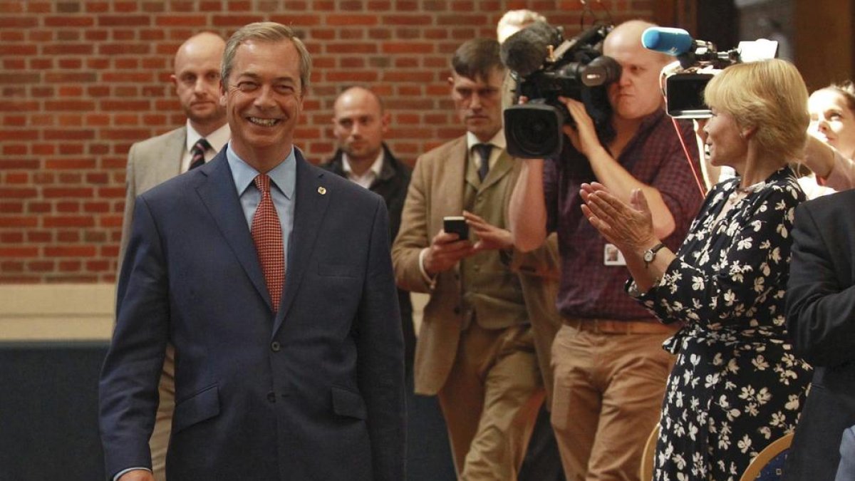 Nigel Farage dimiteix com a líder de l'euroescèptic UKIP