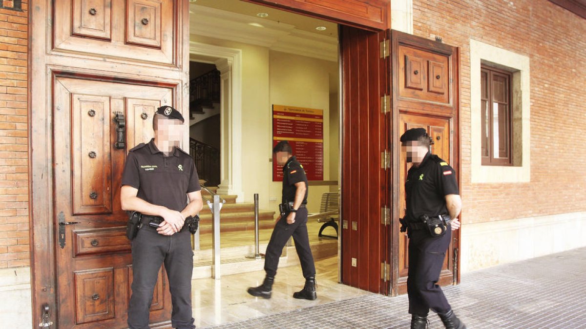 Tres escorcolls a Andorra per un cas de corrupció a Espanya