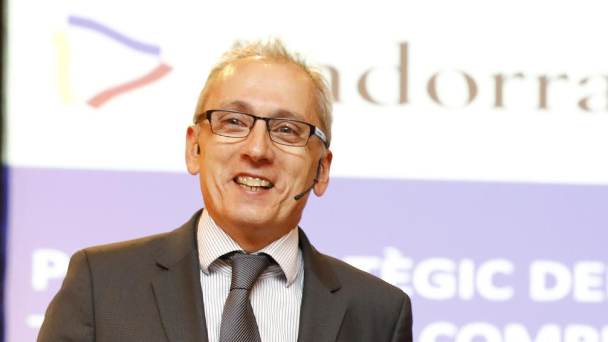 Turisme vol convertir el Pas en un 'outlet' de marques