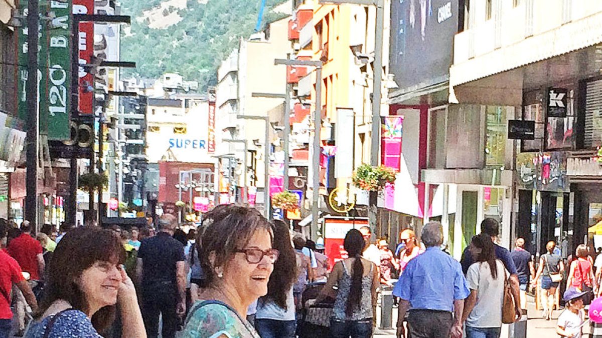 Un centre comercial demana que Meritxell tanqui les 24 hores del dia
