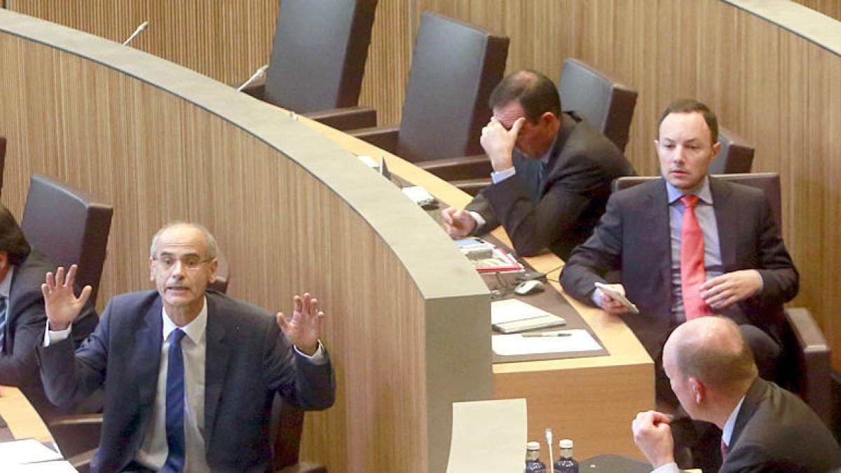 Espot lloa Martí per admetre que va errar en no acceptar abans la dimissió d'Alcobé