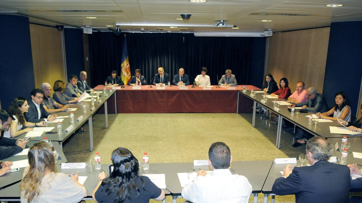 Reunió dels signataris del pacte d'Estat amb agents econòmics i socials