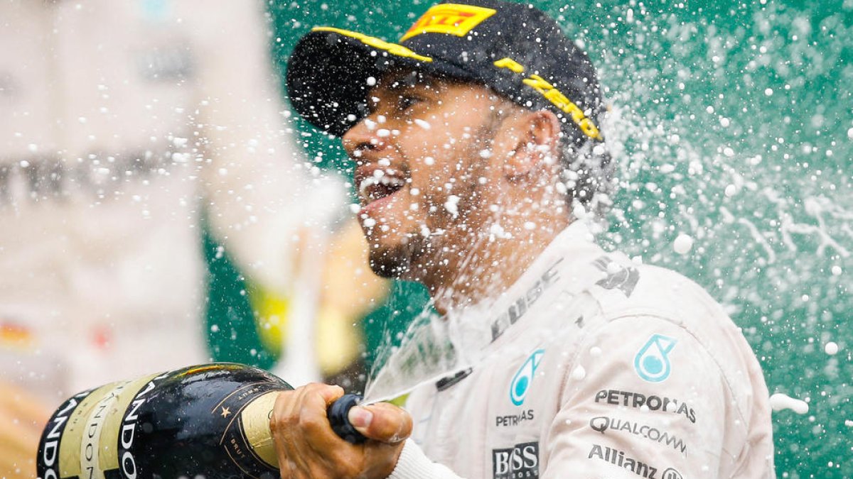 Hamilton allarga la lluita pel títol