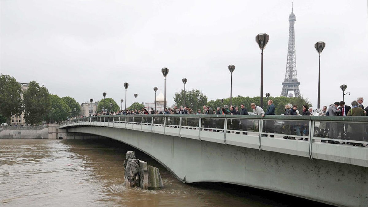 París assisteix a la pitjor crescuda del Sena en les tres últimes dècades