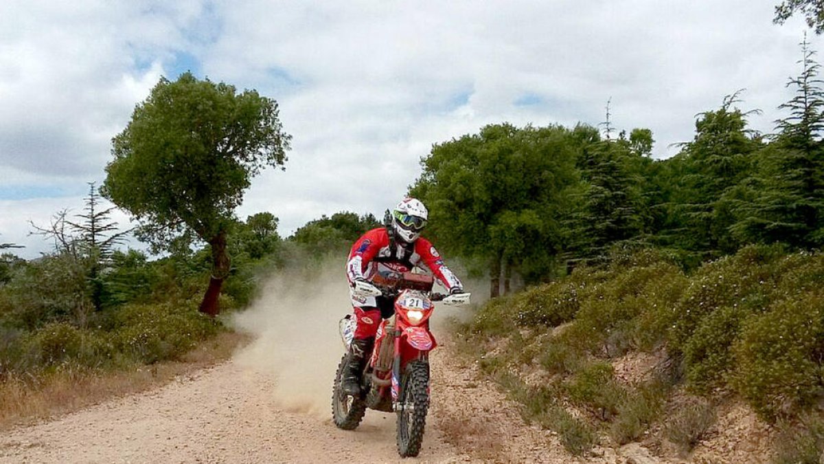 España completa la primera jornada al Sardegna en el 28è lloc de la general
